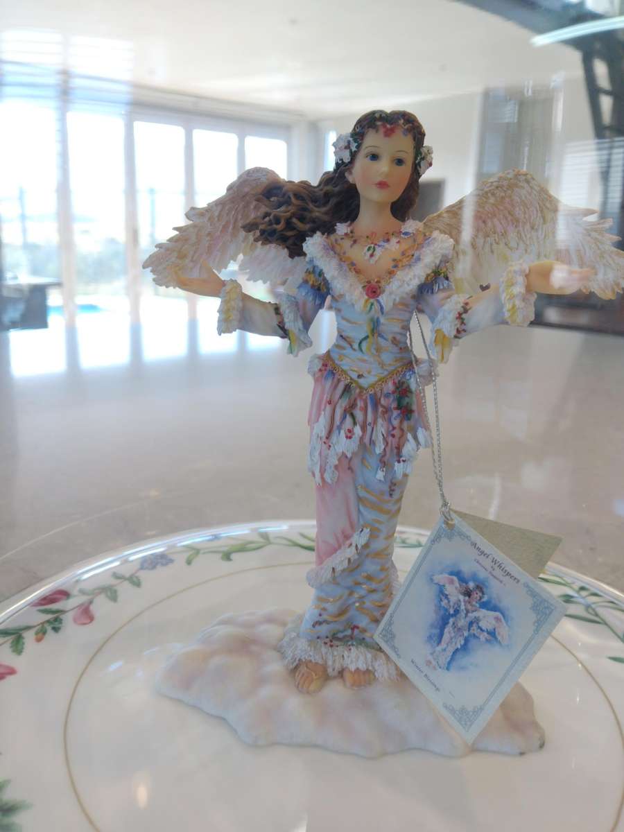 Rare Ltd Ed Figurine - Winter Blessings Angel Whispers by Christine Haworth - Leonardo Collection.