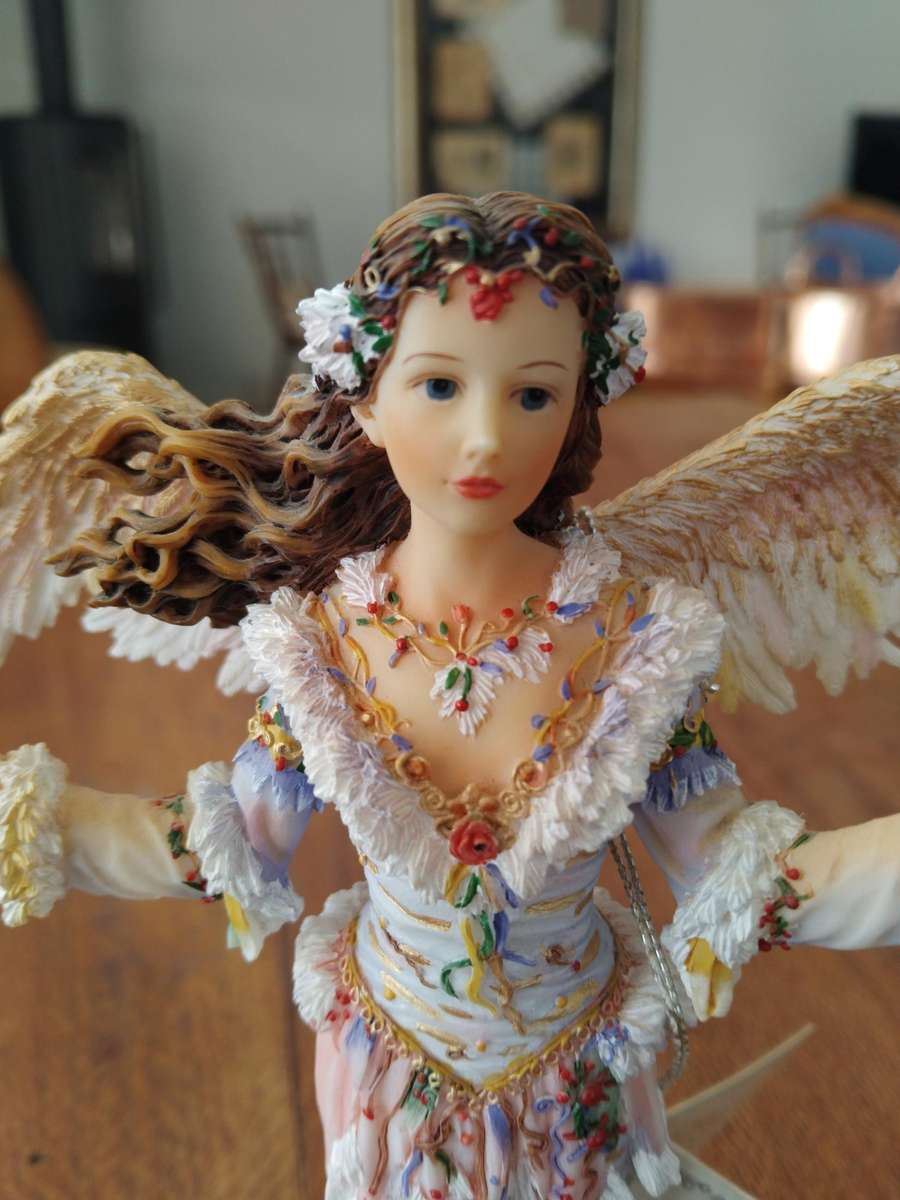 Rare Ltd Ed Figurine - Winter Blessings Angel Whispers by Christine Haworth - Leonardo Collection.