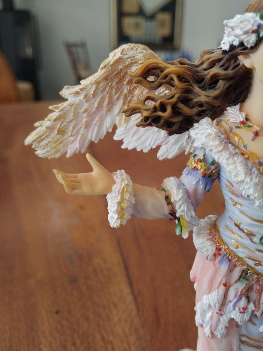 Rare Ltd Ed Figurine - Winter Blessings Angel Whispers by Christine Haworth - Leonardo Collection.
