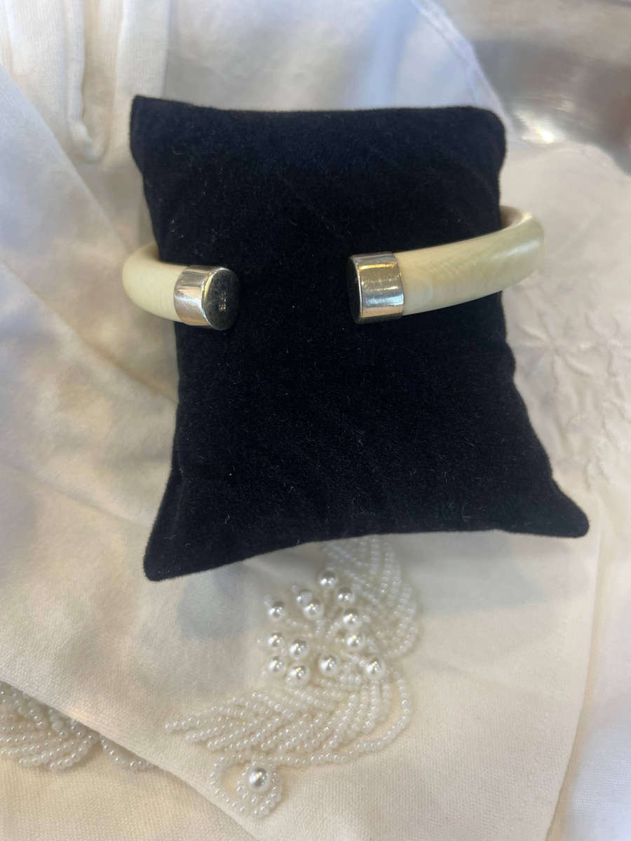 Authentic Natural Bone Vintage 1940s 50s with 9 Ct Gold Adornment End-Caps Bracelet.