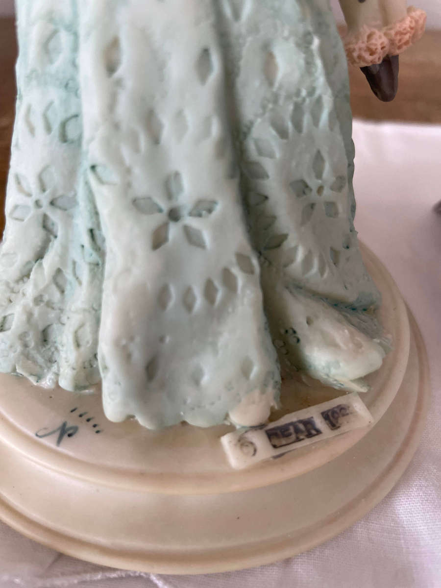 Vintage A Belcari Porcelain Figurine - Italian Lady/ Dear Collection 1988 with original certificate!