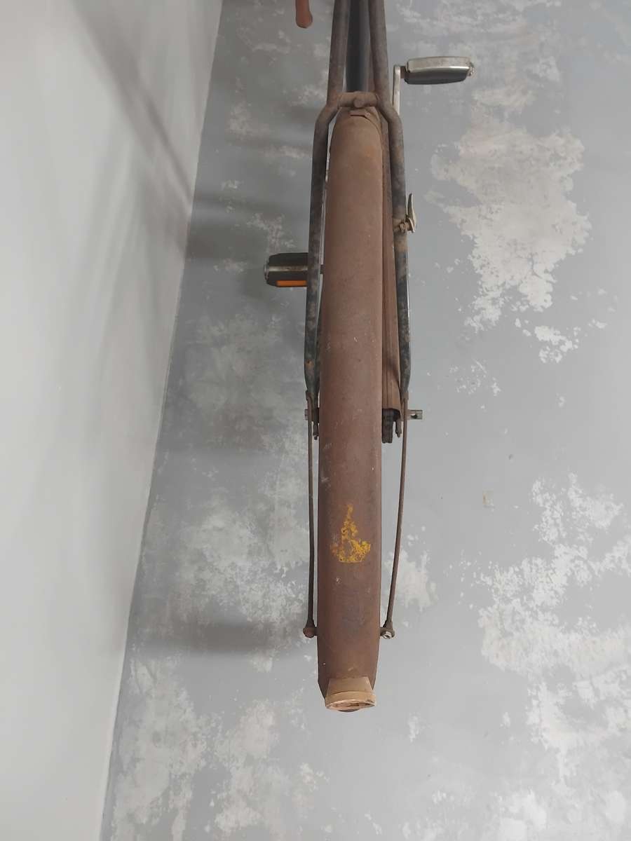 Vintage 1950s Raleigh mens bicycle. Please note collection only.