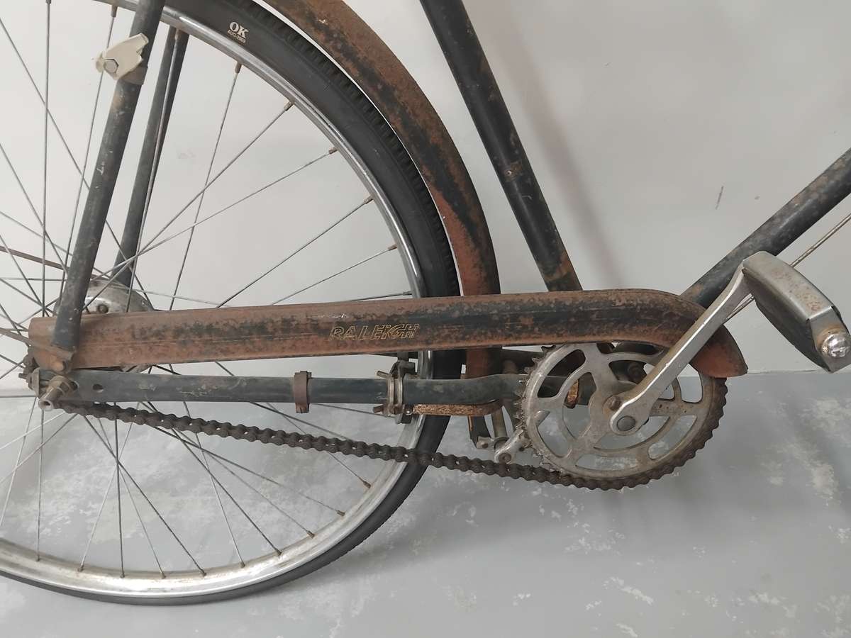 Vintage 1950s Raleigh mens bicycle. Please note collection only.