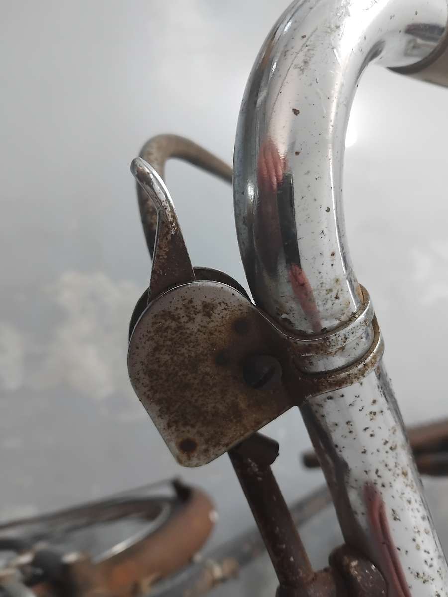 Vintage 1950s Raleigh mens bicycle. Please note collection only.