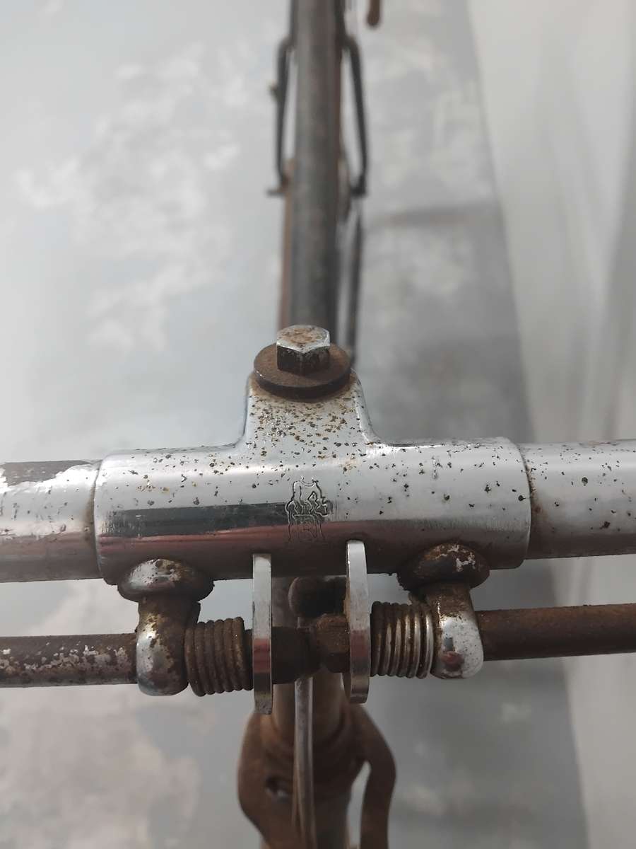 Vintage 1950s Raleigh mens bicycle. Please note collection only.