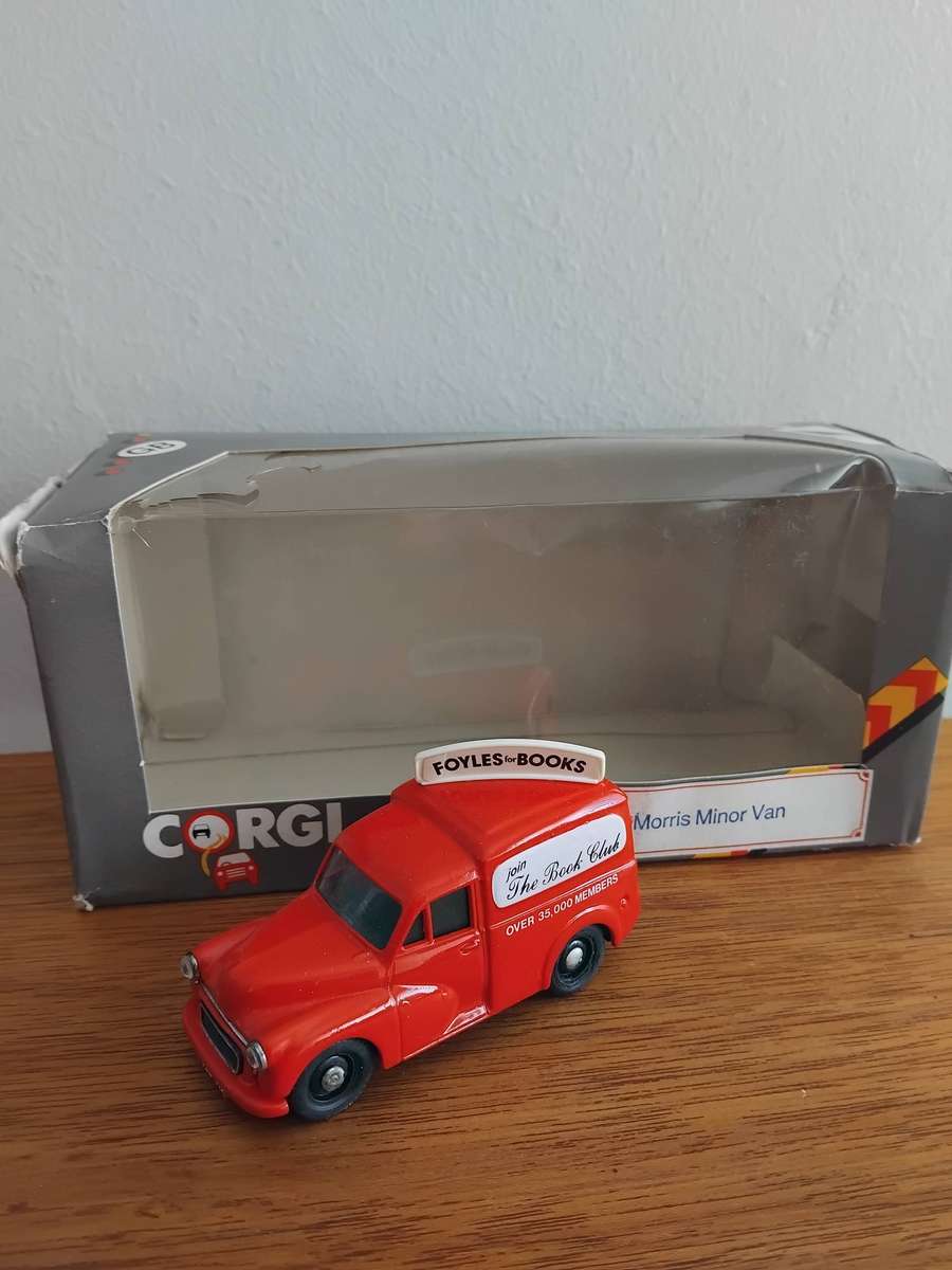 Corgi Classics 1:43 Morris Minor Van (C957/6) - "FOYLES for BOOKS"