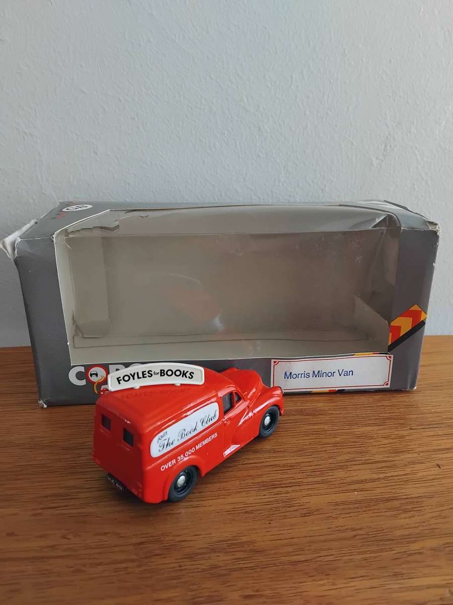 Corgi Classics 1:43 Morris Minor Van (C957/6) - "FOYLES for BOOKS"