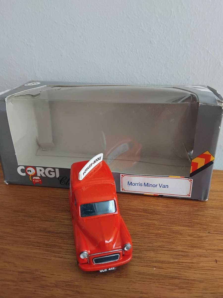 Corgi Classics 1:43 Morris Minor Van (C957/6) - "FOYLES for BOOKS"