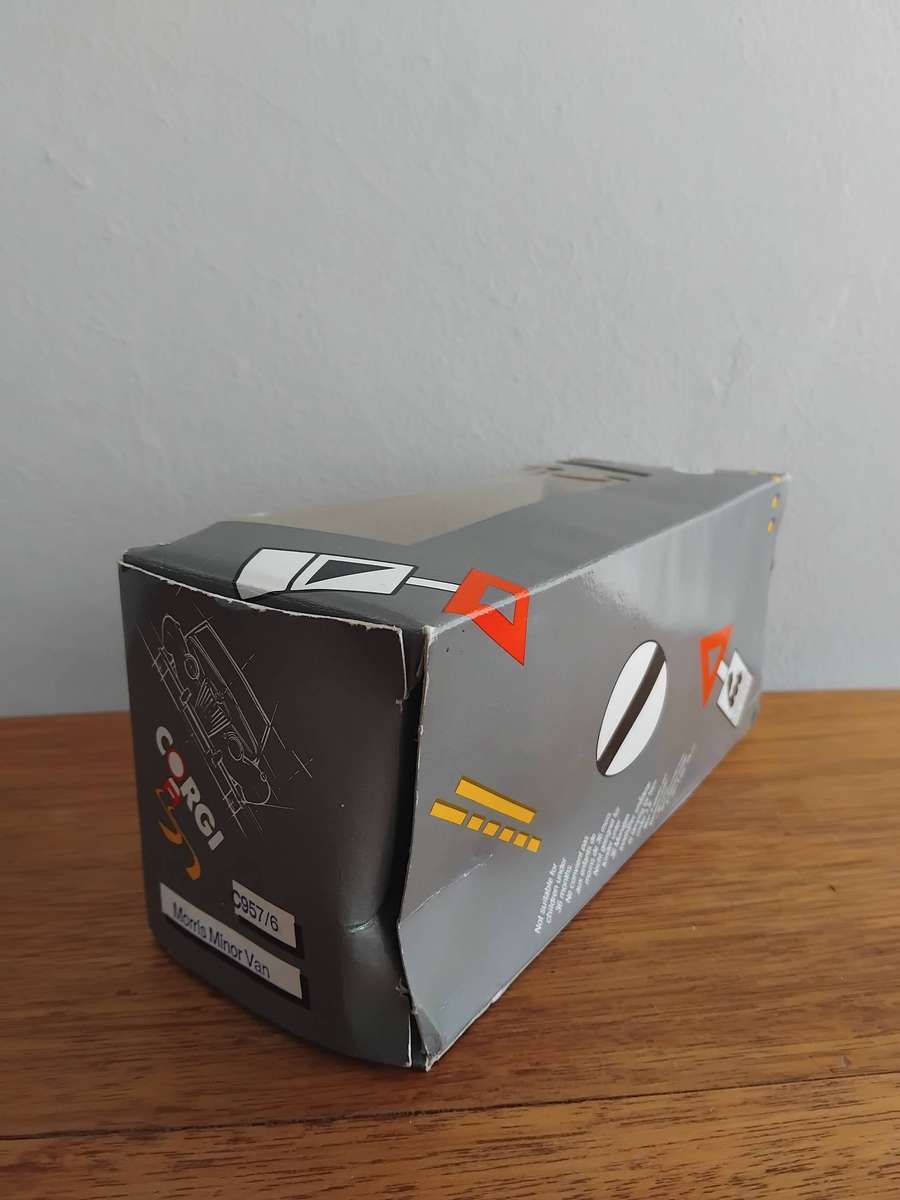 Corgi Classics 1:43 Morris Minor Van (C957/6) - "FOYLES for BOOKS"