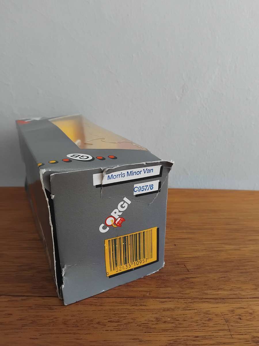 Corgi Classics 1:43 Morris Minor Van (C957/6) - "FOYLES for BOOKS"