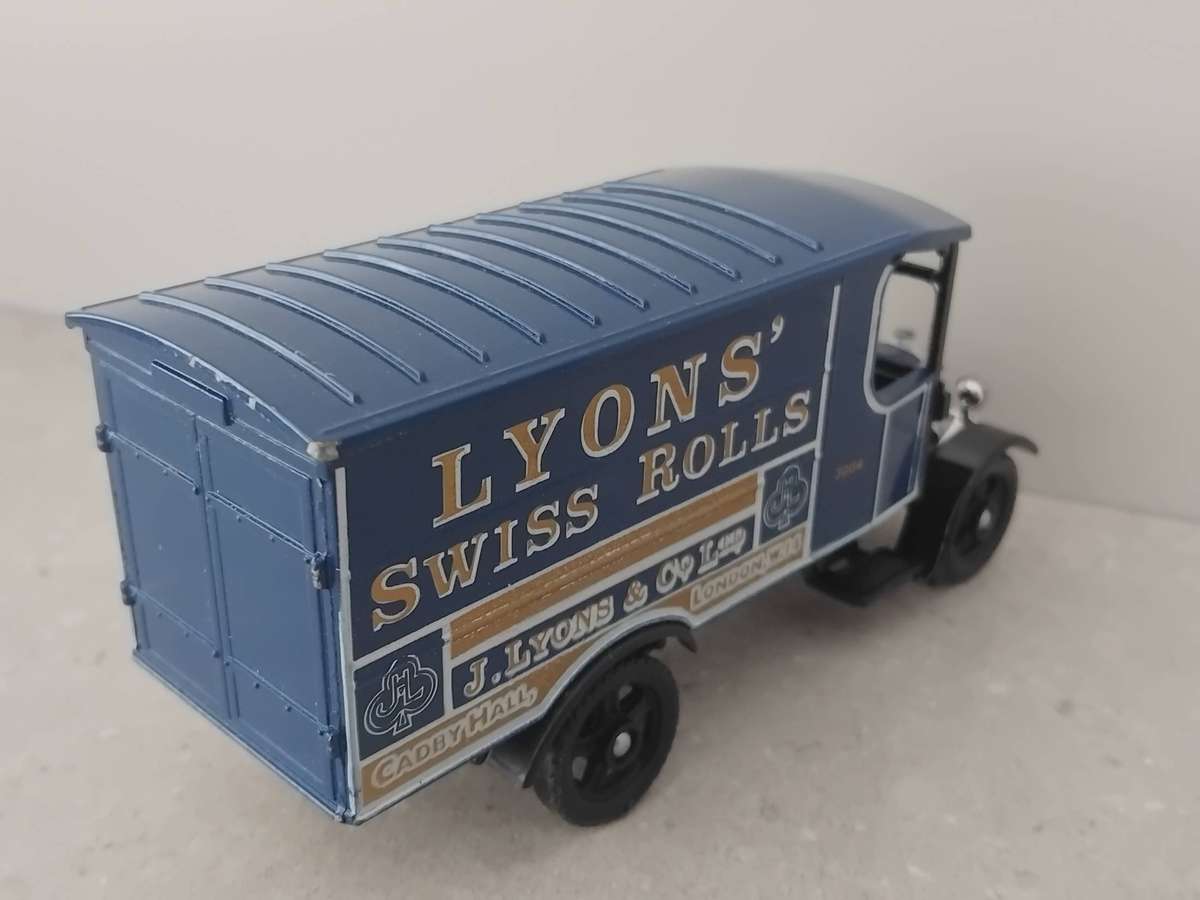 Corgi Classic 1:43 Die Cast 1929 Thornycraft "LYONS' SWISS ROLLS" Delivery Van (C821)