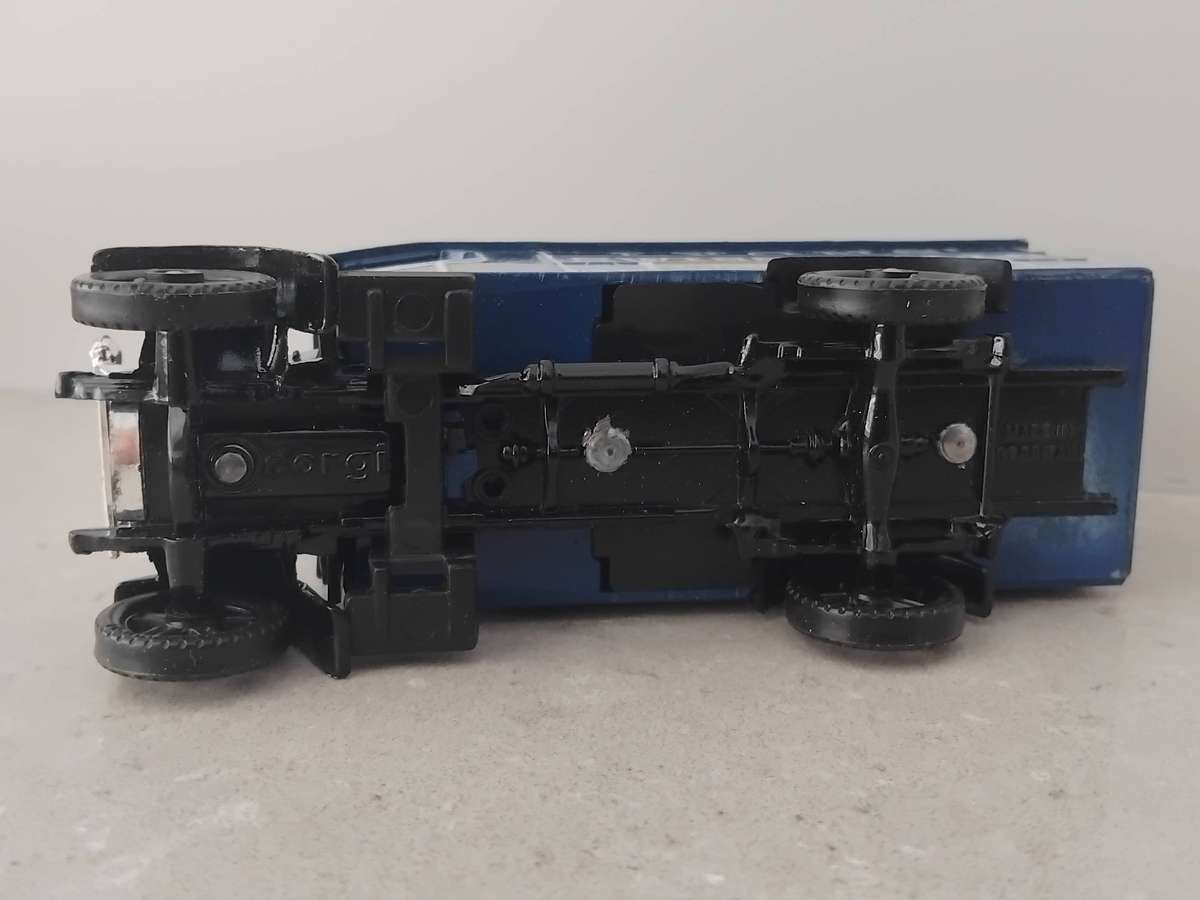 Corgi Classic 1:43 Die Cast 1929 Thornycraft "LYONS' SWISS ROLLS" Delivery Van (C821)