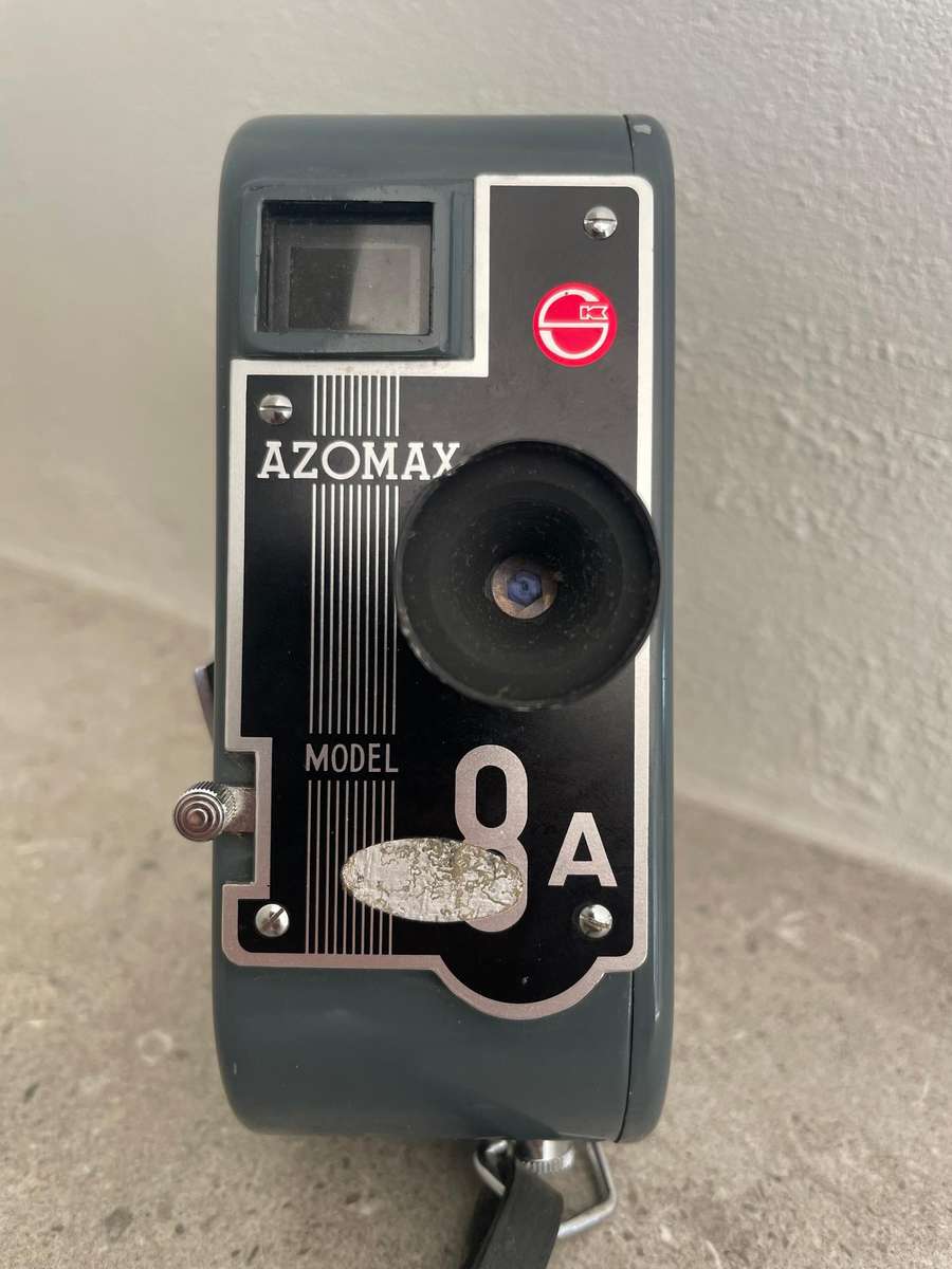 Azomax Model 8A Vintage 8mm Wind Up Movie Camera