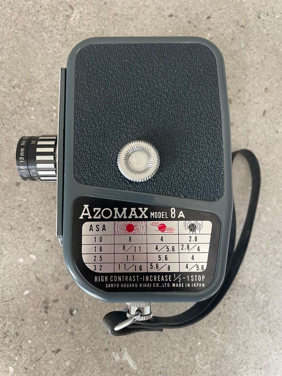 Azomax Model 8A Vintage 8mm Wind Up Movie Camera