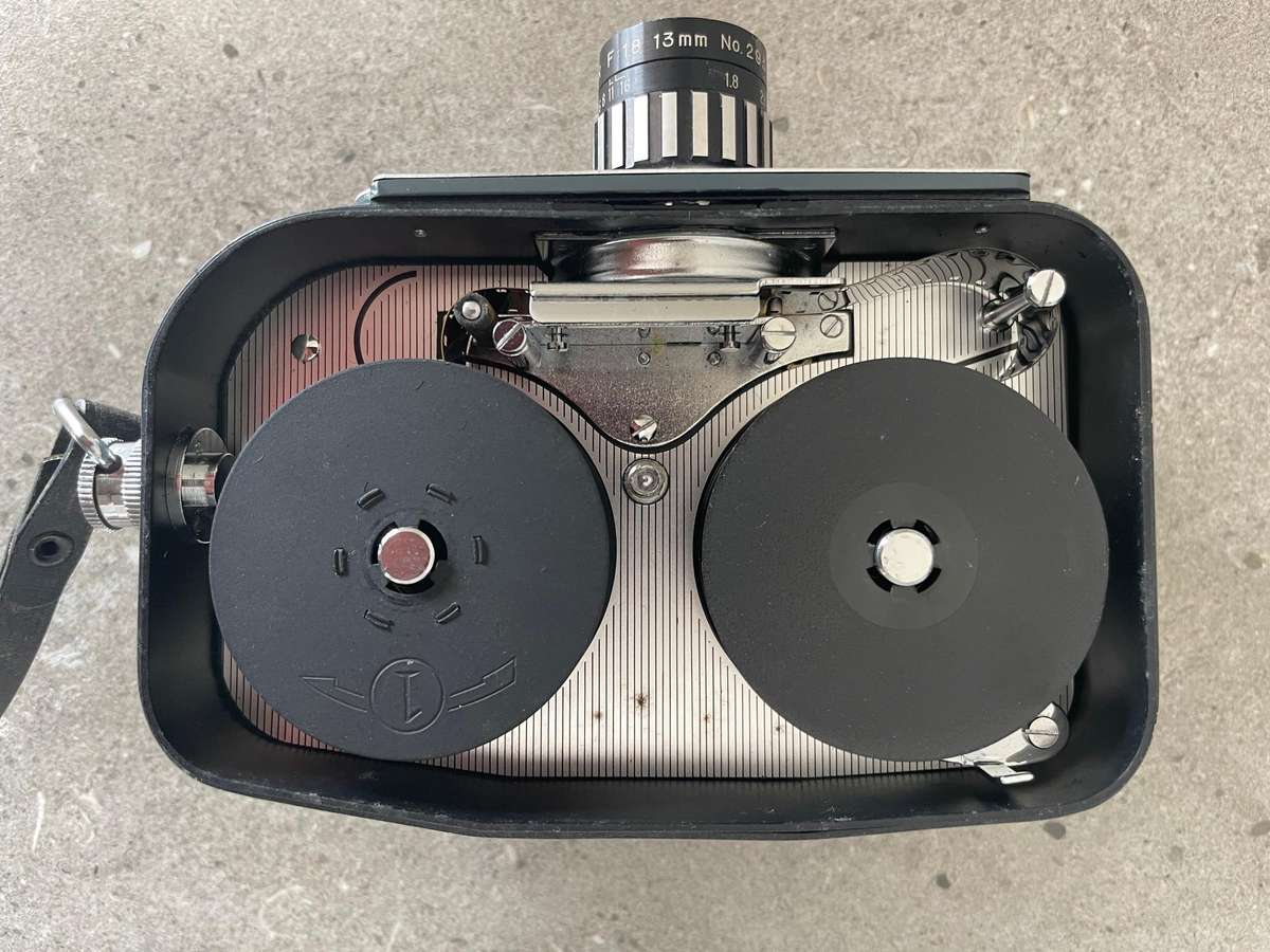 Azomax Model 8A Vintage 8mm Wind Up Movie Camera