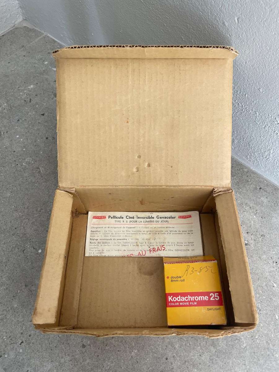 Azomax Model 8A Vintage 8mm Wind Up Movie Camera