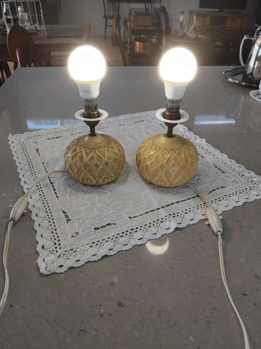 Vintage 1960s set of two cream and tan plaster ware small table lamp.