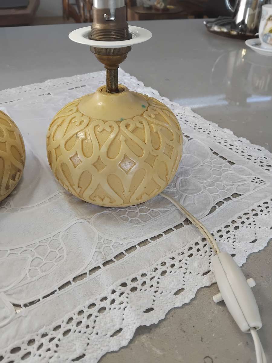 Vintage 1960s set of two cream and tan plaster ware small table lamp.