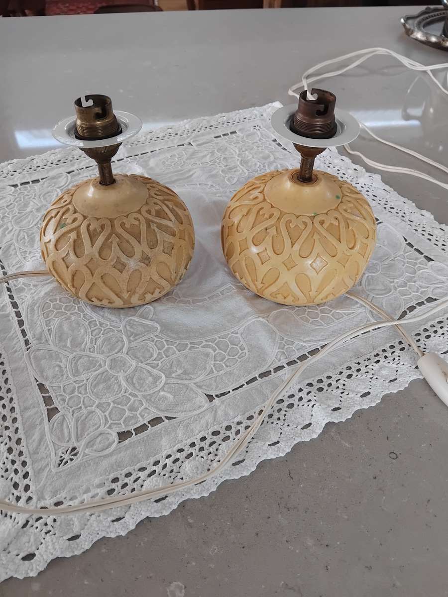 Vintage 1960s set of two cream and tan plaster ware small table lamp.
