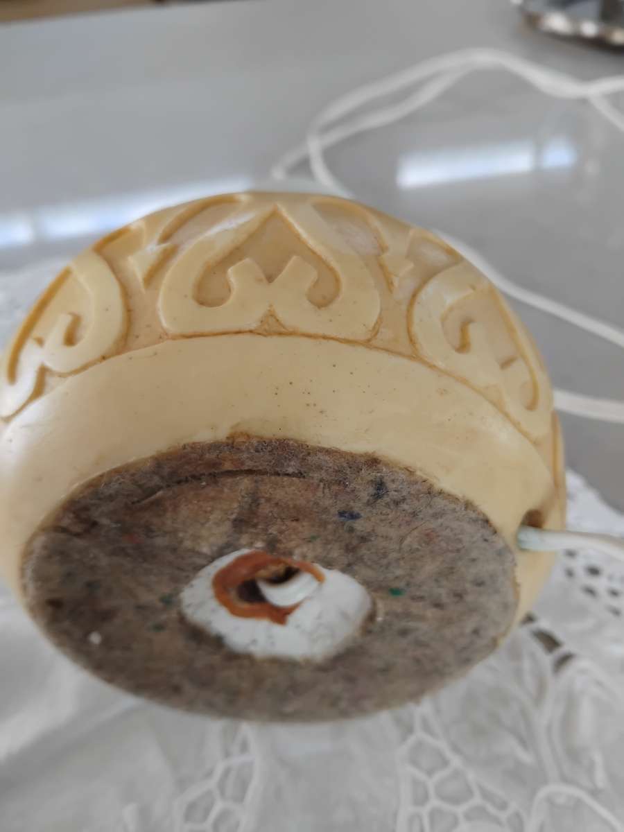 Vintage 1960s set of two cream and tan plaster ware small table lamp.