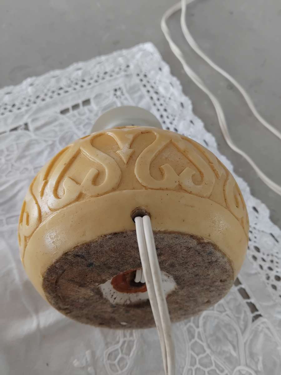 Vintage 1960s set of two cream and tan plaster ware small table lamp.