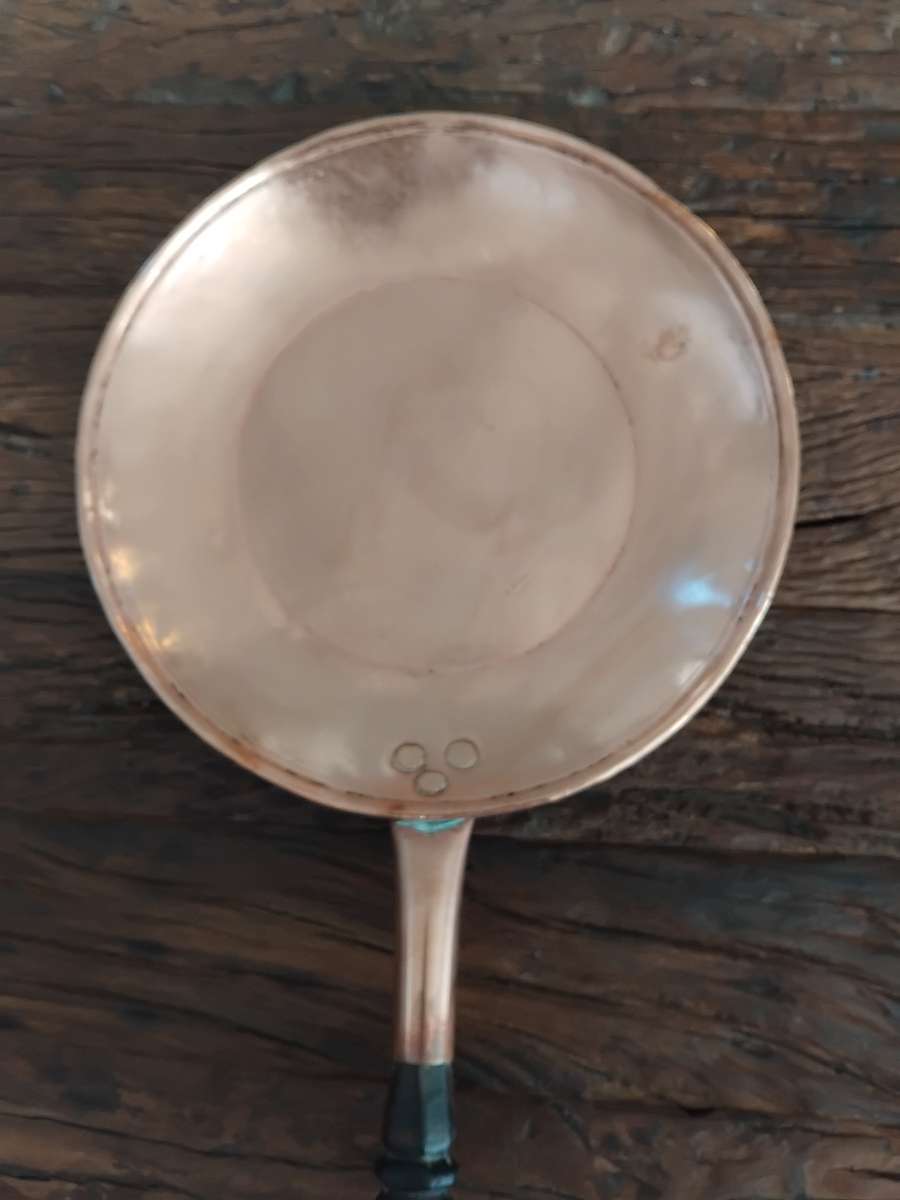 Beautiful Large Copper pan with metal hanging ring "Signed/Marks DE KLERK"
