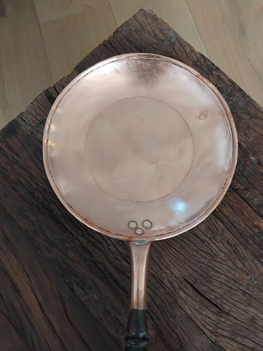 Beautiful Large Copper pan with metal hanging ring "Signed/Marks DE KLERK"