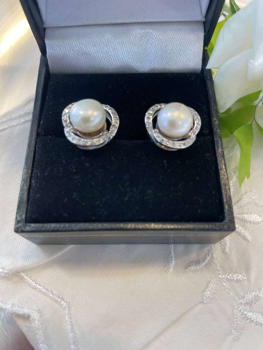 Enhanced cultured freshwater pearls set in 925 sterling silver.