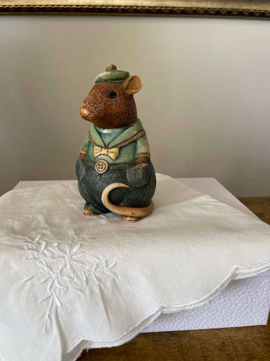 Vintage rare Mouse "Johnny Town-Mouse" figurine from the Country Creatures collection. Signed!
