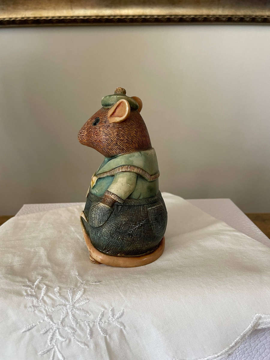 Vintage rare Mouse "Johnny Town-Mouse" figurine from the Country Creatures collection. Signed!