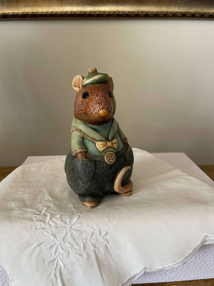 Vintage rare Mouse "Johnny Town-Mouse" figurine from the Country Creatures collection. Signed!