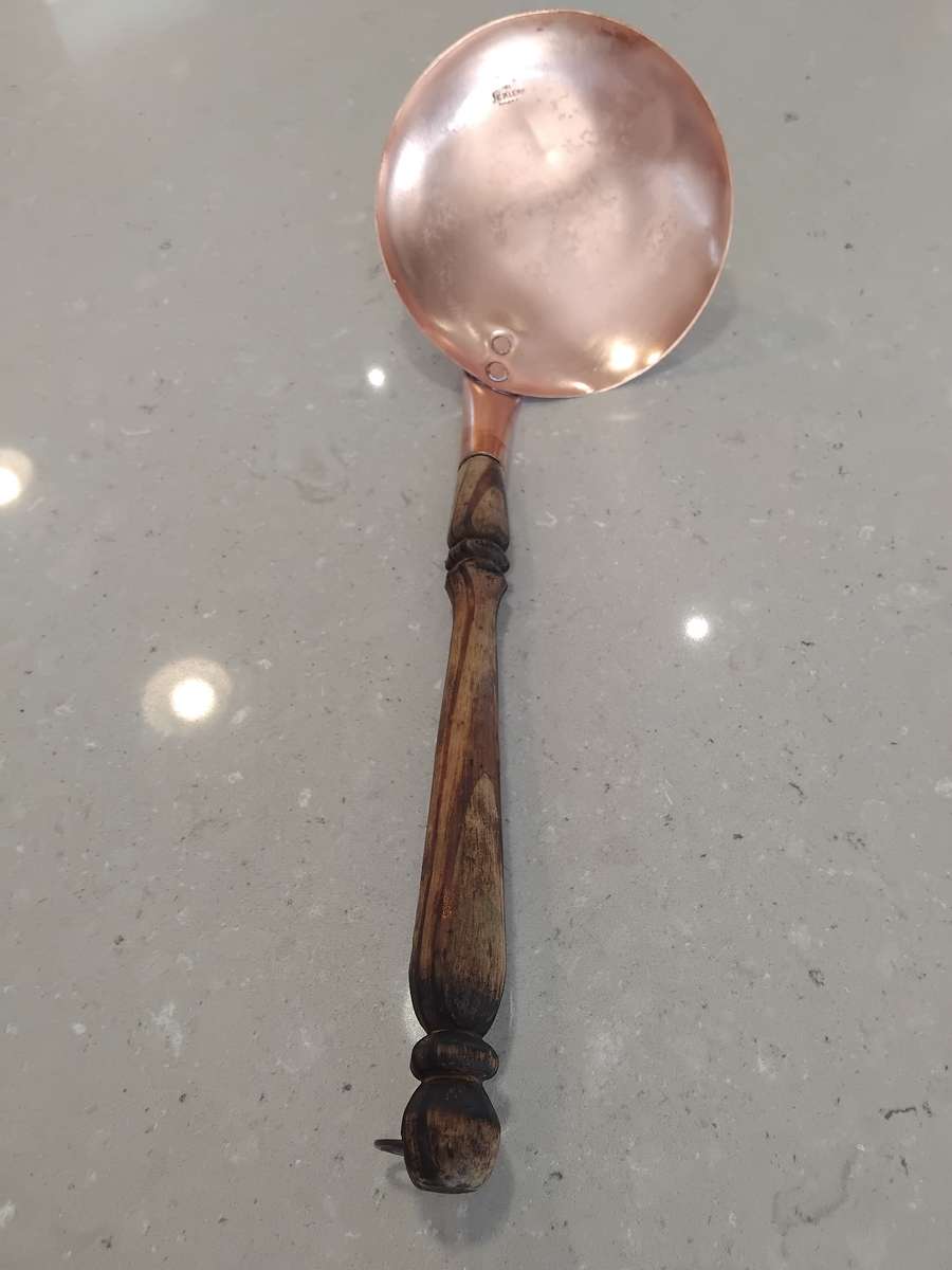 Beautiful Copper Saucepan with metal hanging ring "Signed/Marks DE KLERK"