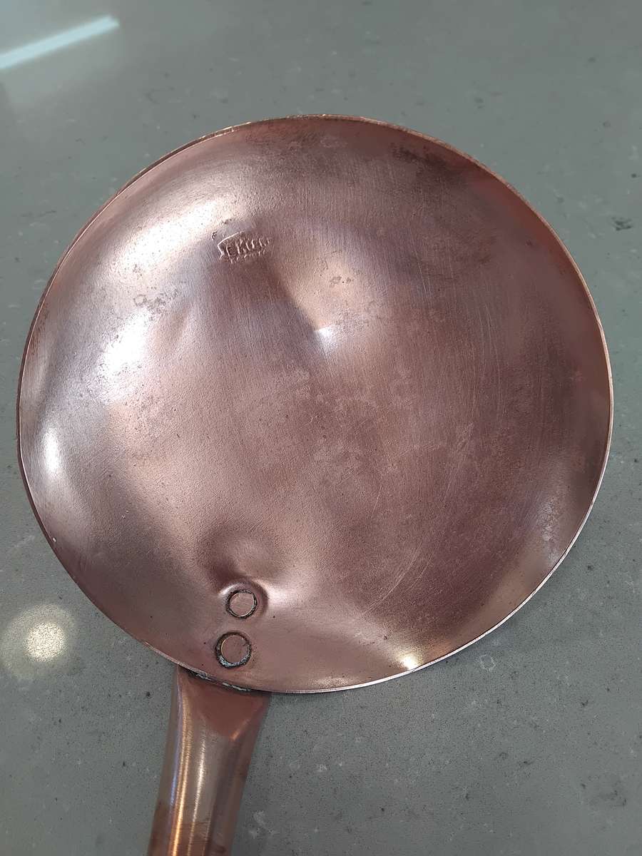 Beautiful Copper Saucepan with metal hanging ring "Signed/Marks DE KLERK"