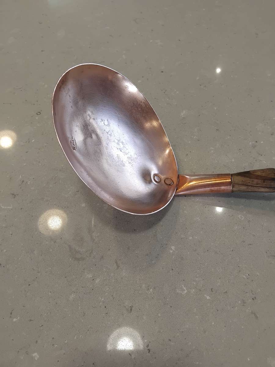 Beautiful Copper Saucepan with metal hanging ring "Signed/Marks DE KLERK"