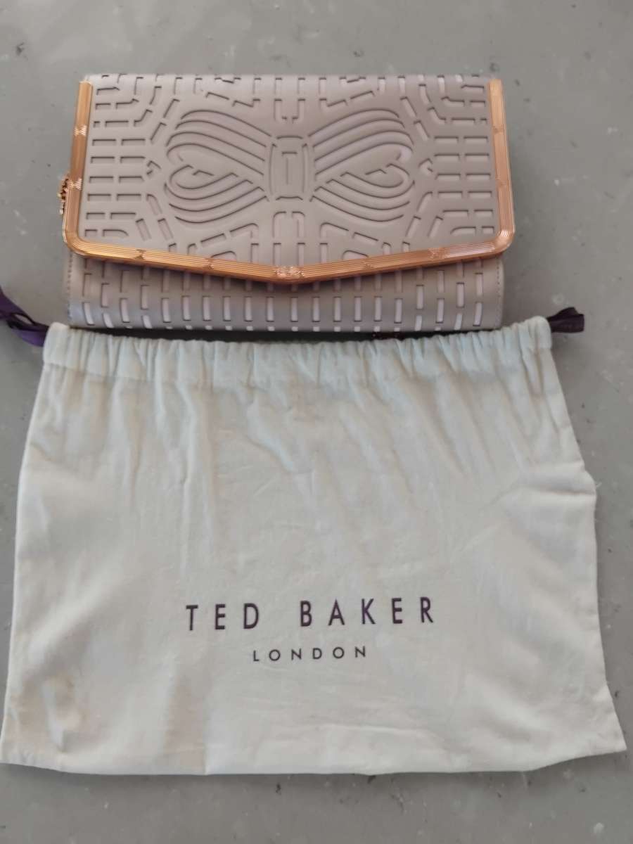 TED BAKER LONDON - Rose Gold Bree Cut Out Bow Clutch Handbag with removeable chain in original bag!