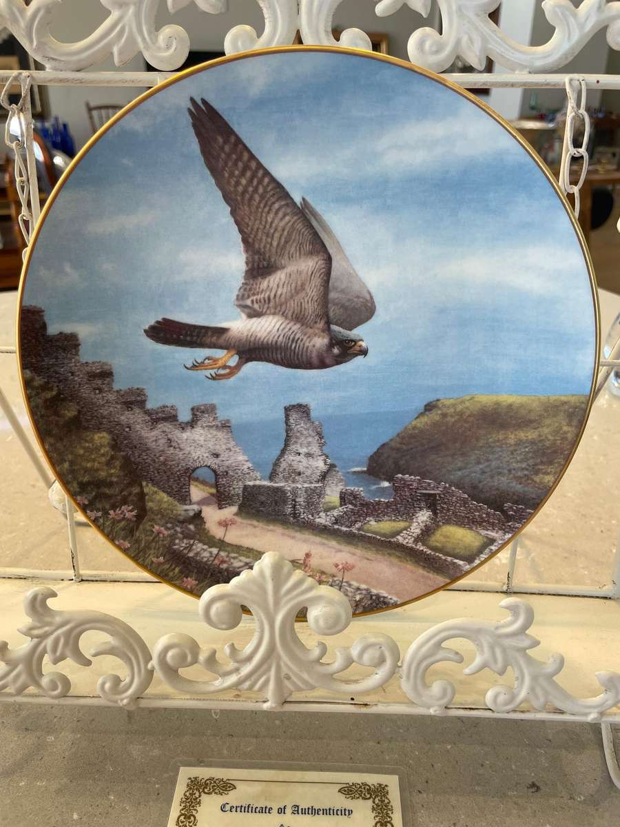 Rare - ROYAL DOUNTON - PEREGRINE FALCON - NO 696 from 5000 produced, COA signed by Chief Executive.