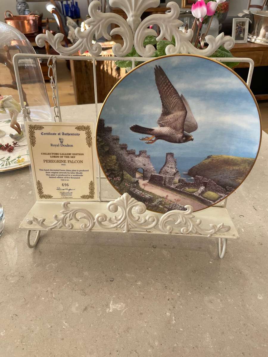 Rare - ROYAL DOUNTON - PEREGRINE FALCON - NO 696 from 5000 produced, COA signed by Chief Executive.