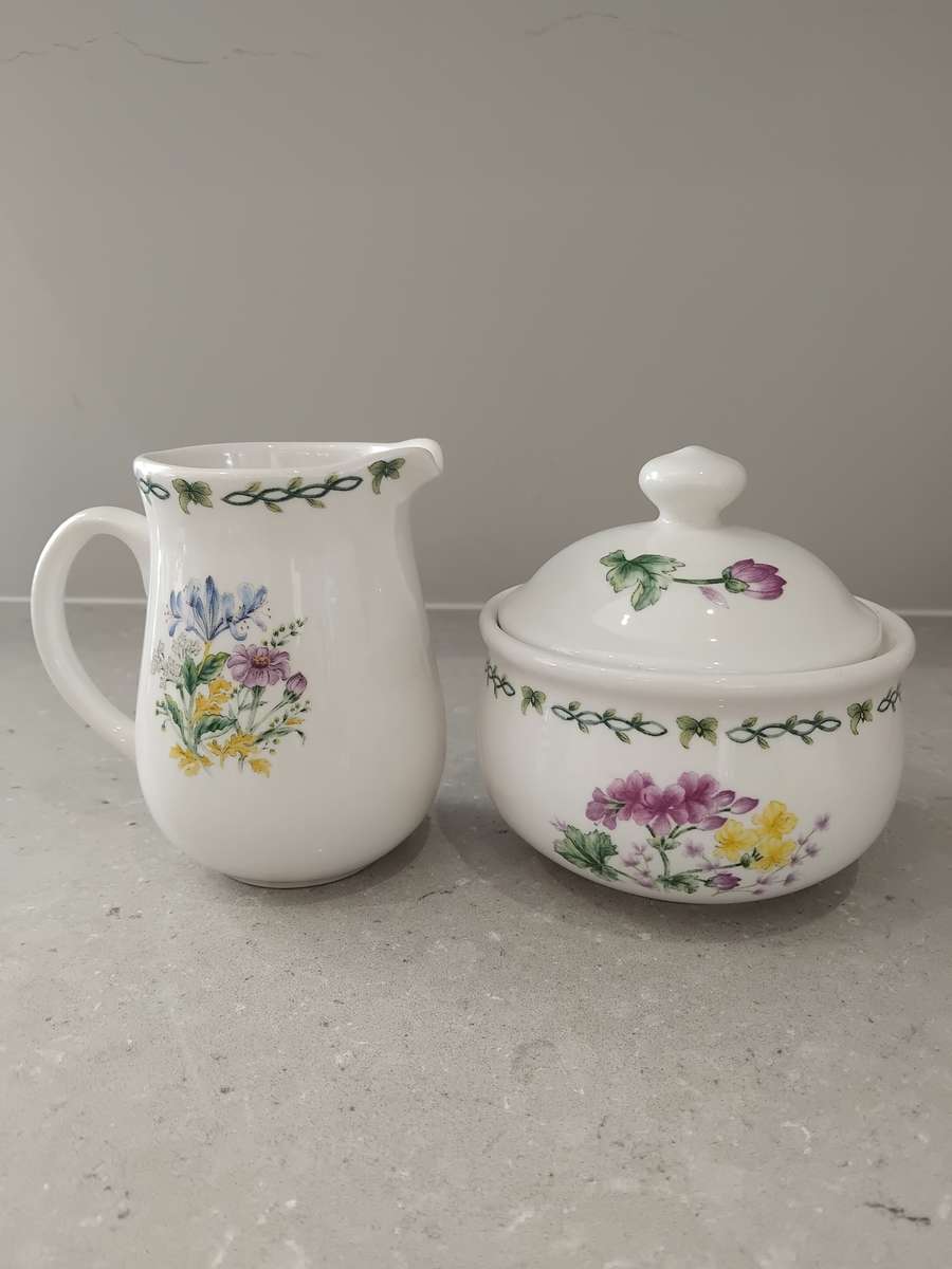 Thomson Pottery Floral Garden Creamer Pitcher And Sugar Bowl Set!