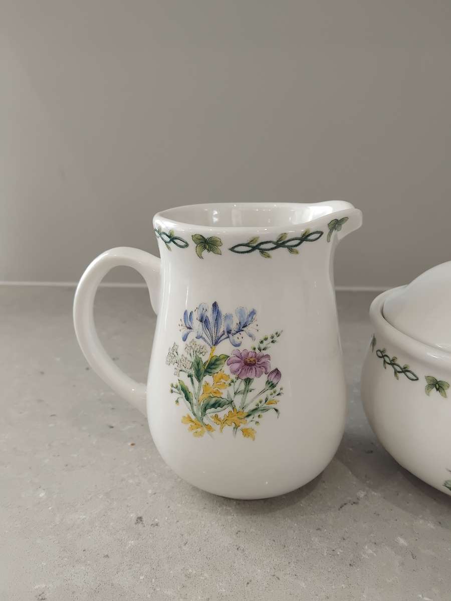 Thomson Pottery Floral Garden Creamer Pitcher And Sugar Bowl Set!