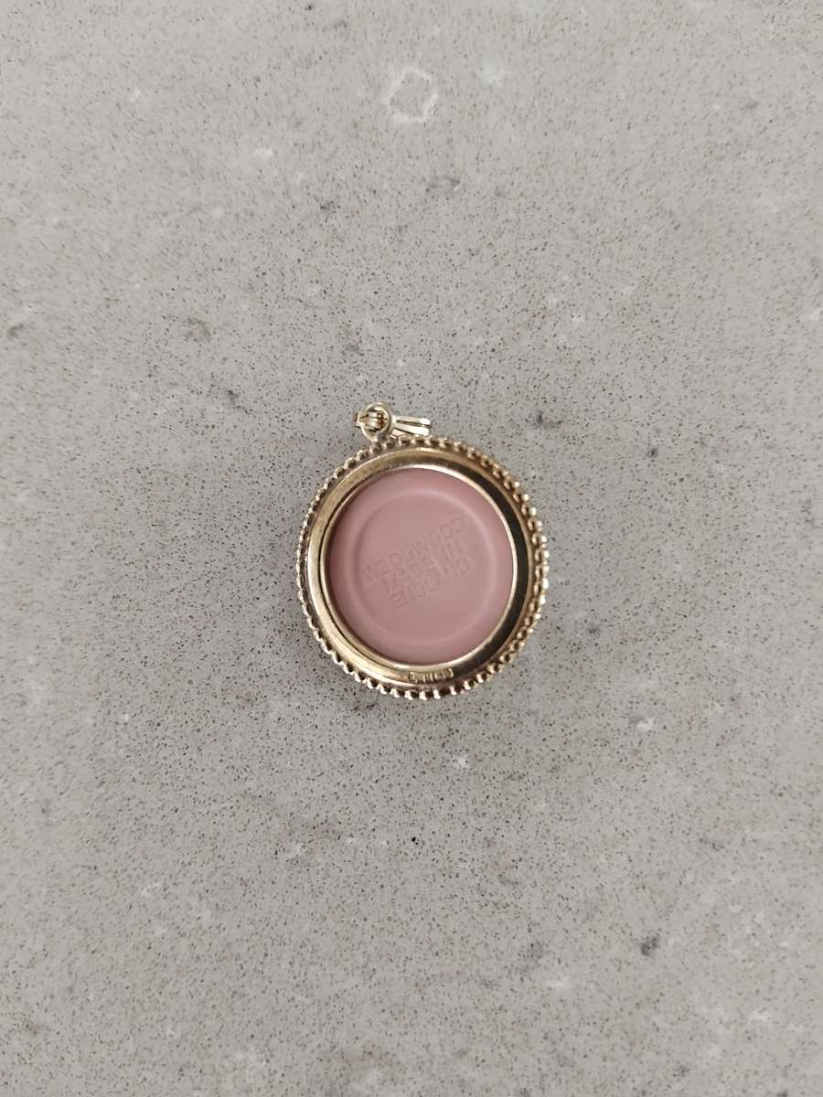 Vintage London hallmarked pink jasperware small cameo.