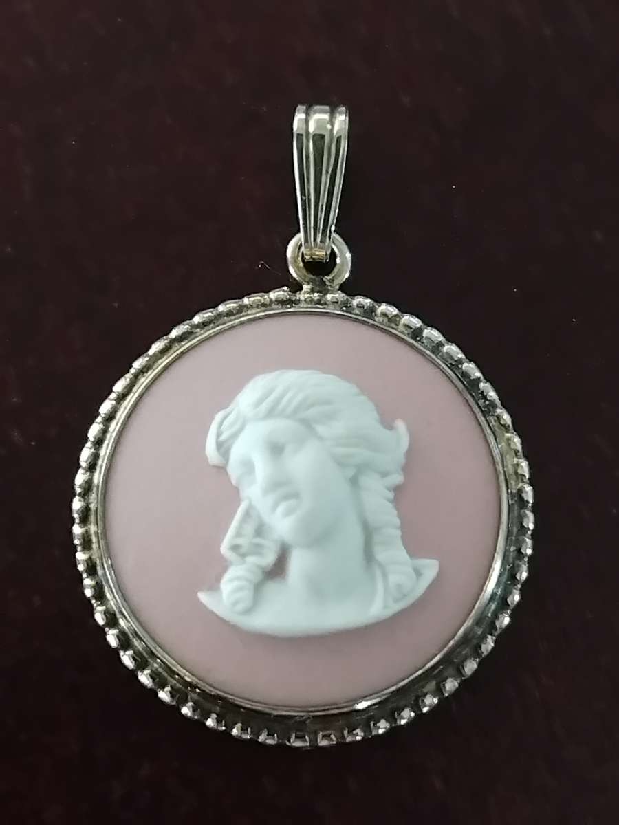 Vintage London hallmarked pink jasperware small cameo.
