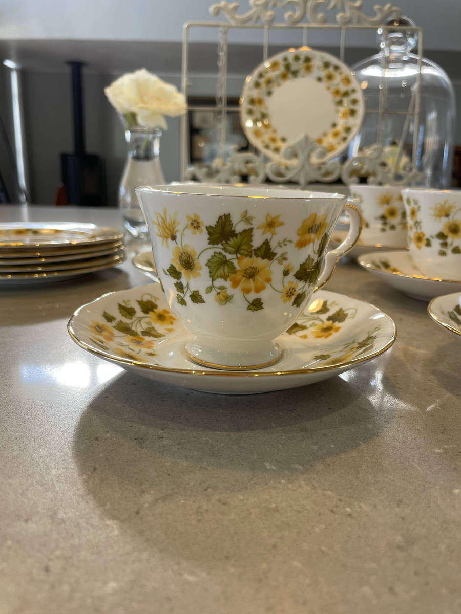 Queen Anne Bone China Footed Cup and Saucer set of 6 & 6 cake plates.  Nr - 8643 Yellow Fowers!!!!