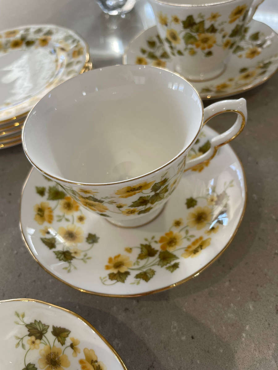 Queen Anne Bone China Footed Cup and Saucer set of 6 & 6 cake plates.  Nr - 8643 Yellow Fowers!!!!
