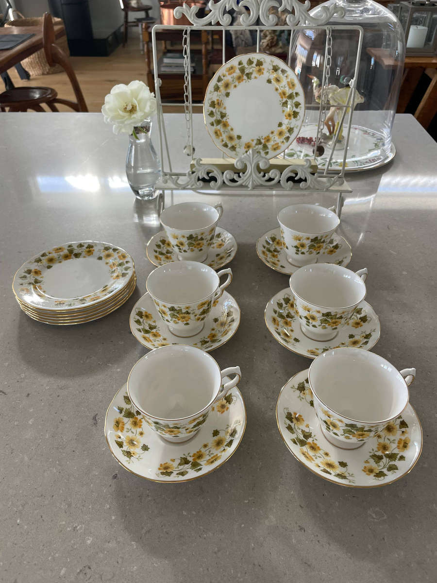 Queen Anne Bone China Footed Cup and Saucer set of 6 & 6 cake plates.  Nr - 8643 Yellow Fowers!!!!