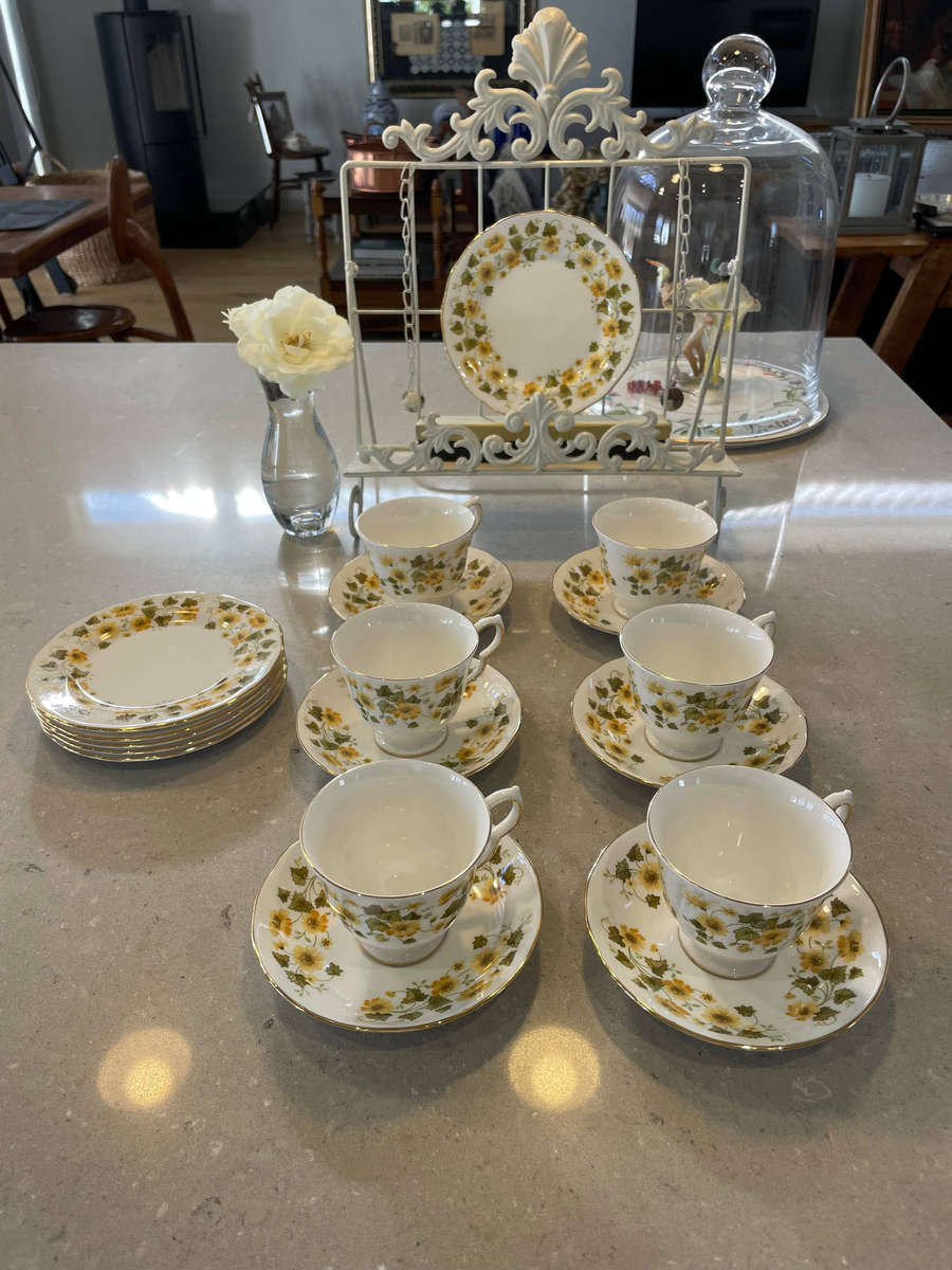 Queen Anne Bone China Footed Cup and Saucer set of 6 & 6 cake plates.  Nr - 8643 Yellow Fowers!!!!