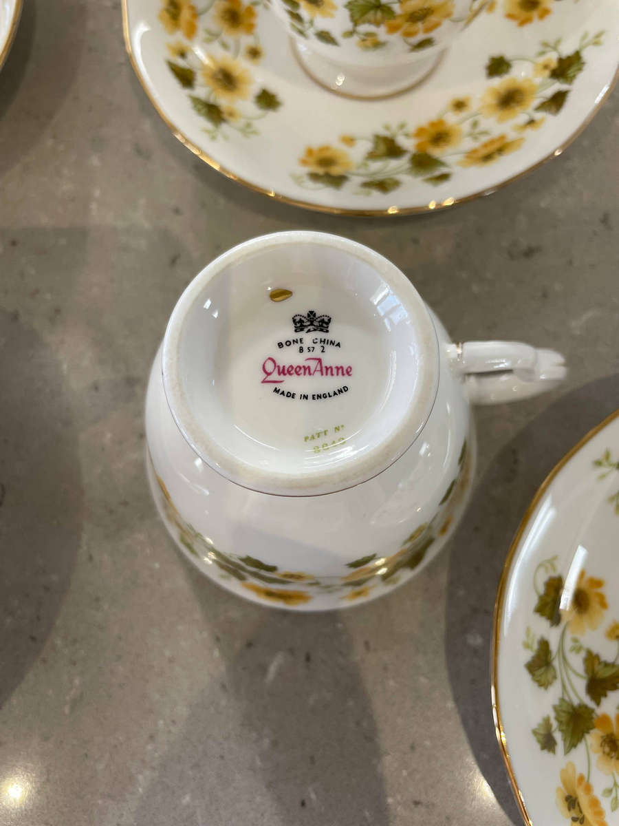 Queen Anne Bone China Footed Cup and Saucer set of 6 & 6 cake plates.  Nr - 8643 Yellow Fowers!!!!