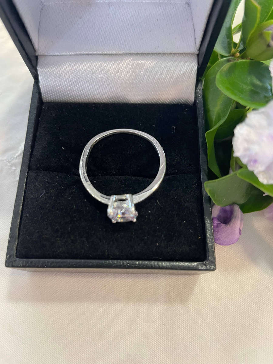 Sterling Silver "925" stamped, solid solitaire ring with CZ!