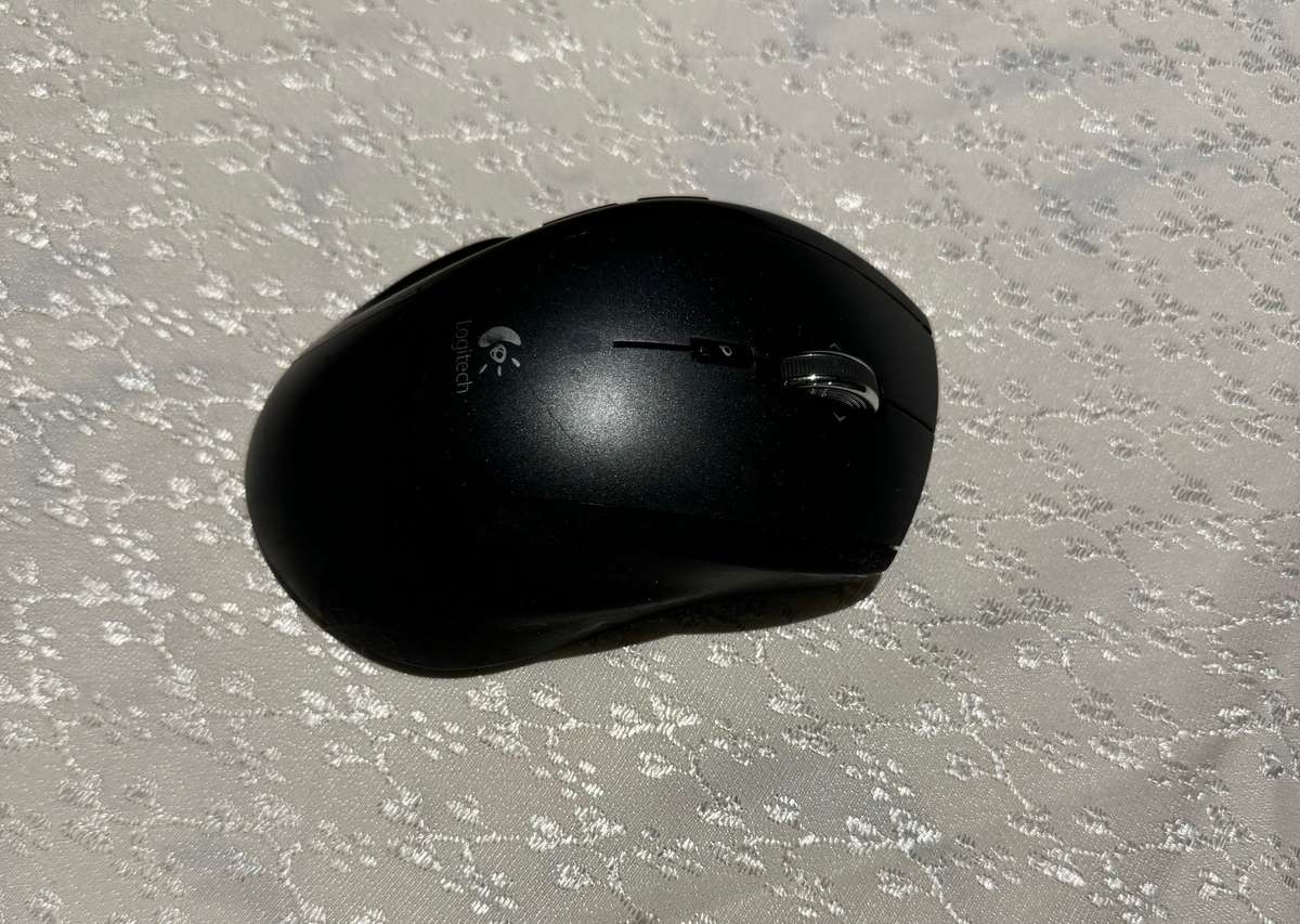 LOGITECH MX Revolution Wireless Mouse preowned [NO dongle/RECEIVER ]