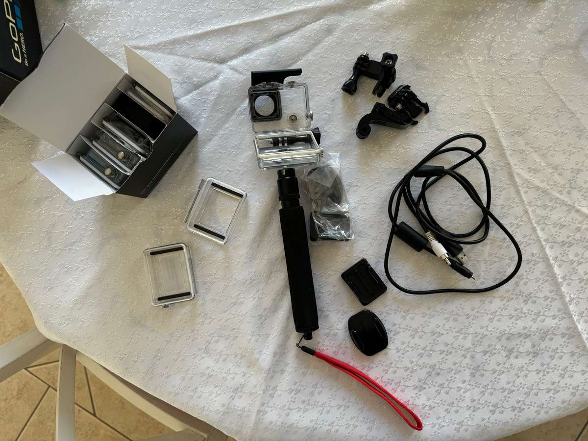 GoPro HERO 3+ Black Edition + Screen + WiFi remote + Harness equipment + MicroSD card (64Gb)