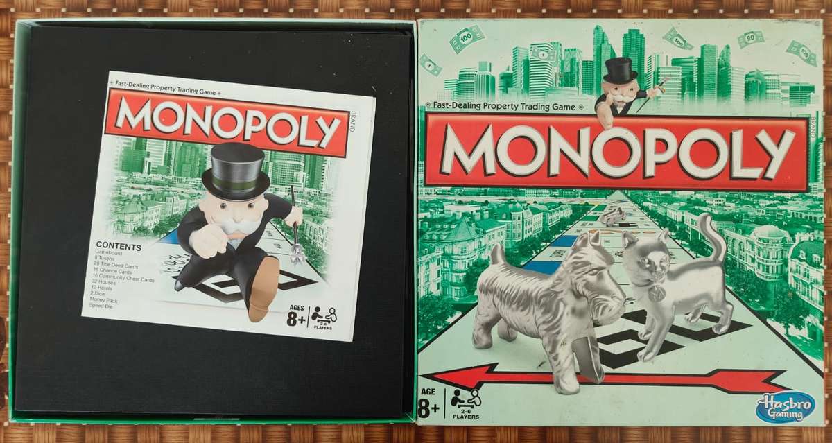 Monopoly - Hasbro Gaming, as illustrated. Complete and in very good condition!